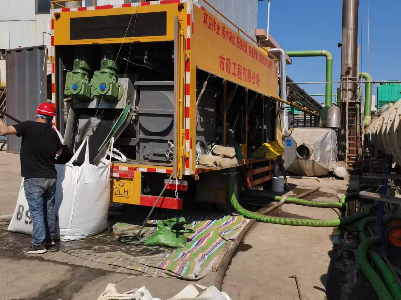 和平镇淤泥压干处理